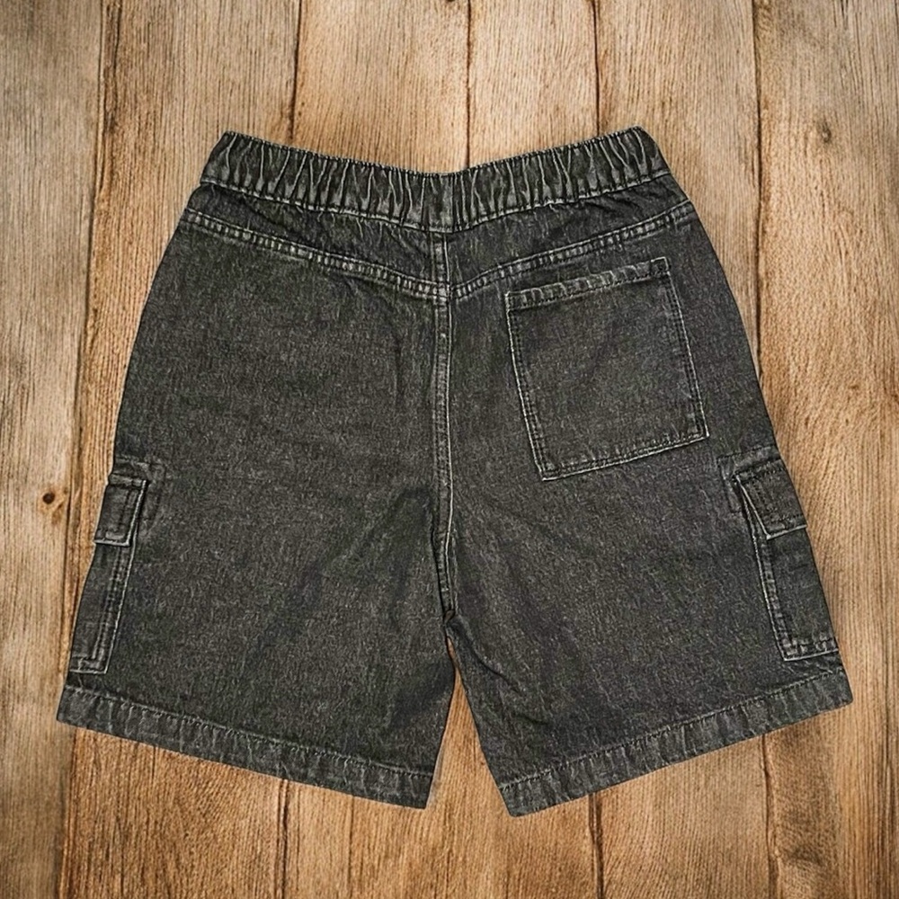 New 10/12 boys black denim cargo shorts - Picture 2 of 3